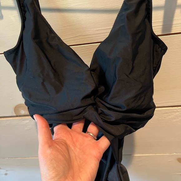 Shape Detector women’s Black One-Piece Swimsuit, slimming, made in USA, EUC - Picture 2 of 6